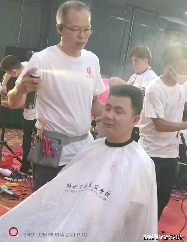 湖北美业职业技能竞赛，襄阳队获一金一银八铜佳绩
